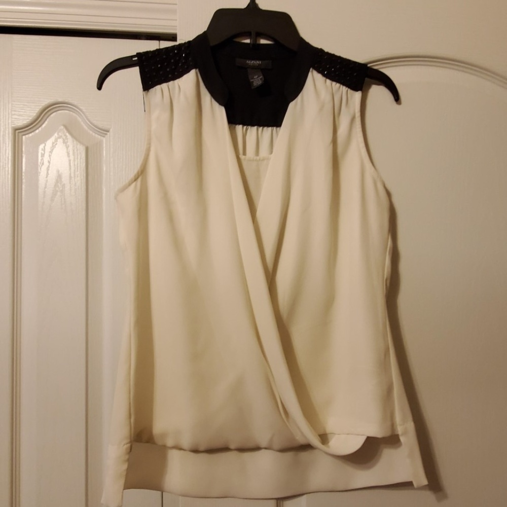 #235 Alfani White Sleeveless w/Black Embellishment